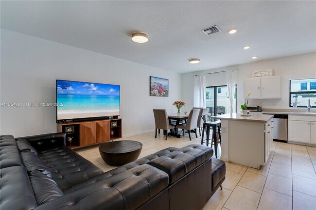 Building Photo - 1150 SW 6th Ave