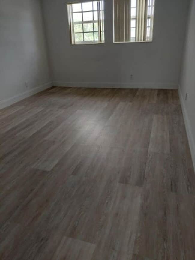 Building Photo - 647 Latona Ave