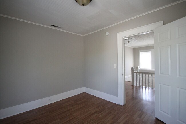 Building Photo - Exclusively Offered By Muse Realty Rentals...