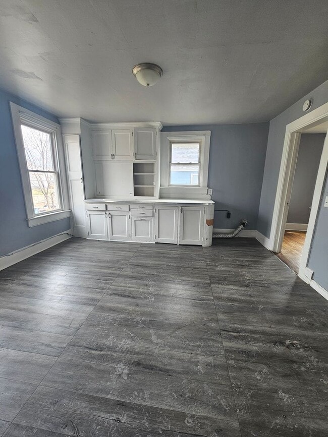Building Photo - There is a $25 fee per application and eve...