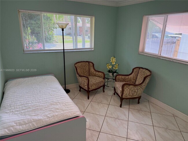 Building Photo - 1211 NE 27th Ave