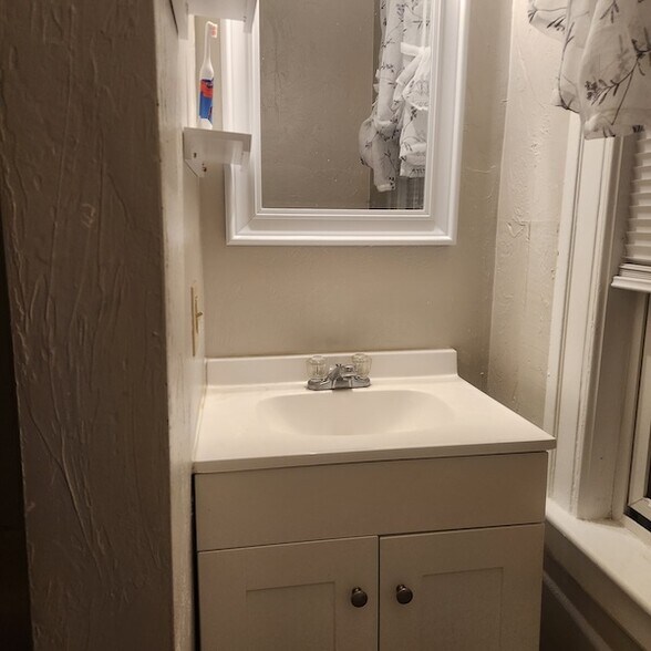 Building Photo - 5 Cohasset St