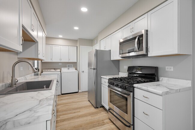 Building Photo - 1031 Maple Ln