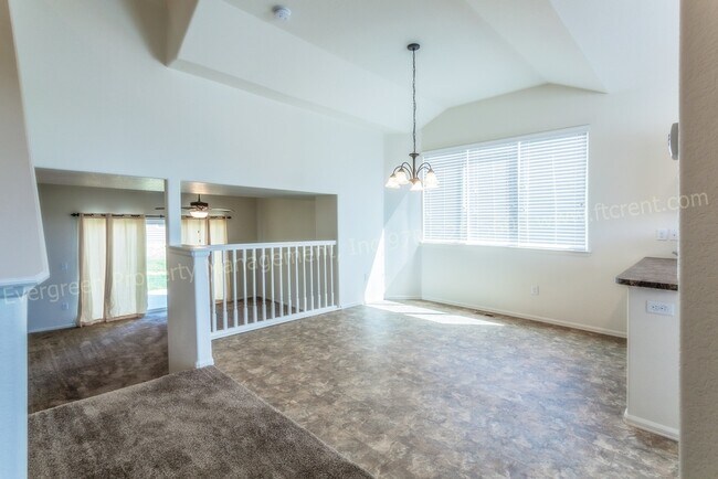 Building Photo - 318 Cherryridge Dr