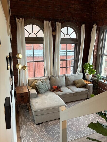 Building Photo - 99 Silver St