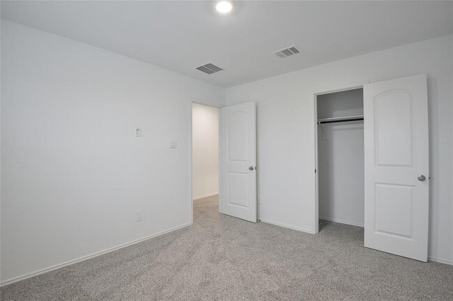 Building Photo - 1055 Llano Trl