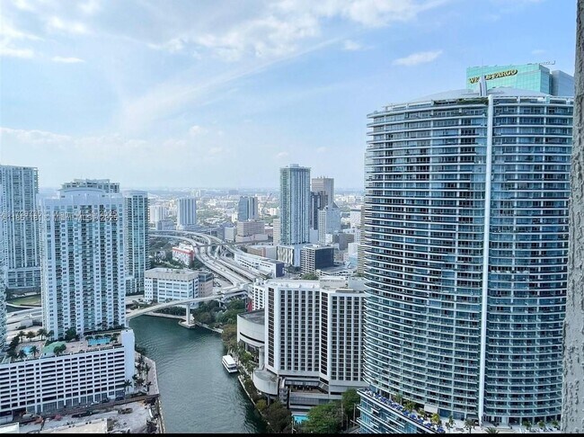 Building Photo - 475 Brickell Ave