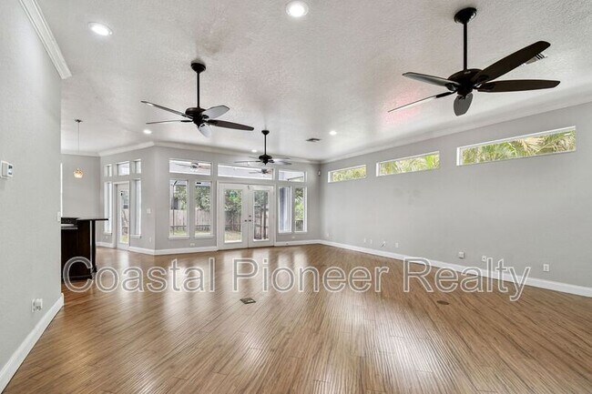 Building Photo - 6105 S Elkins Ave