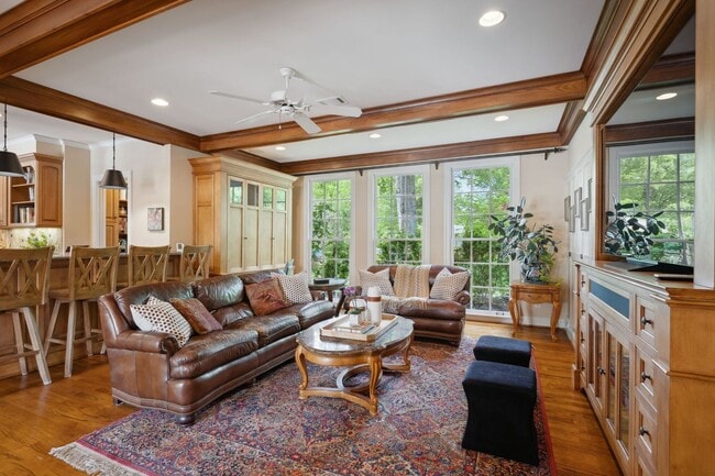 Building Photo - Extremely RARE opportunity in Green Hills