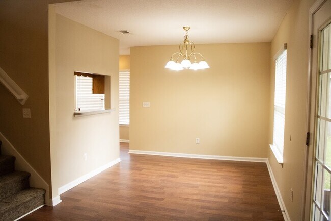 Building Photo - 348 Kristins Dr