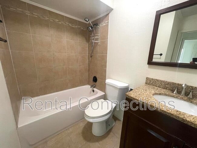 Building Photo - 3300 W Hawthorne Ct