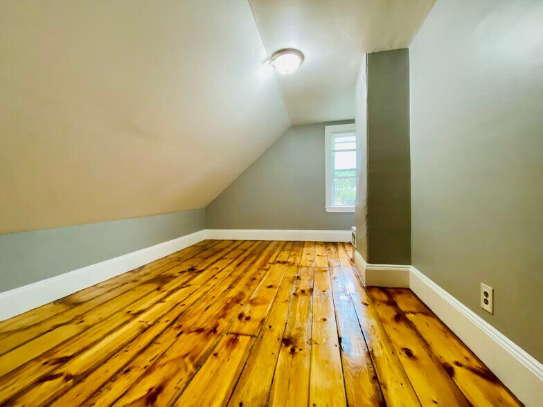 Building Photo - 18 Montvale Ave