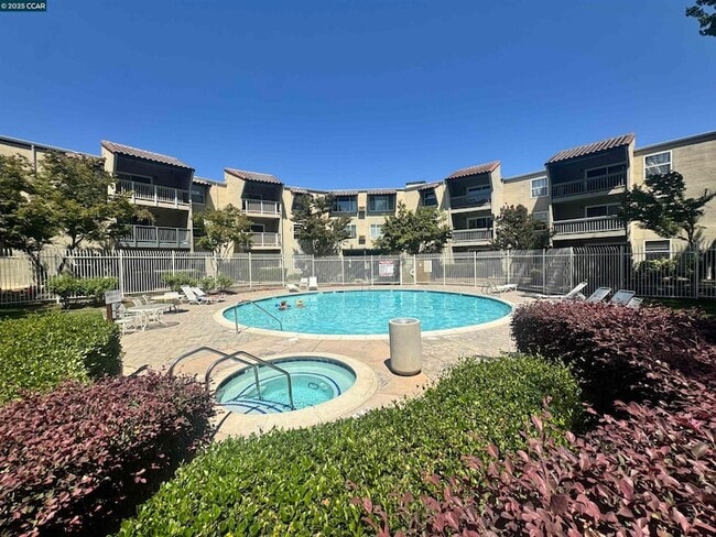Building Photo - 1085 Murrieta Blvd