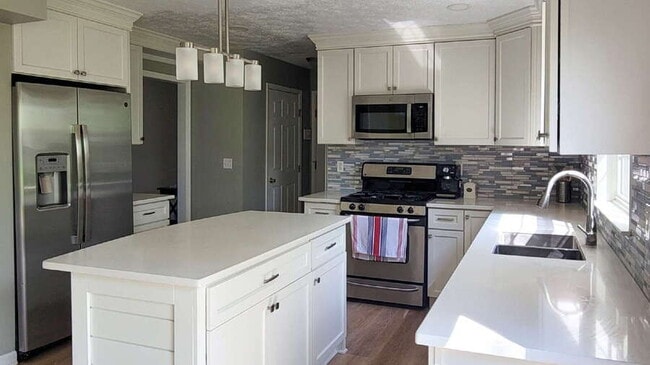 Building Photo - 34835 Cambridge Dr