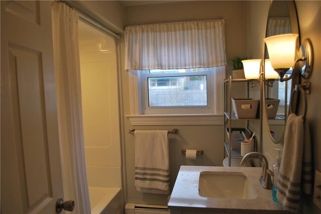 Building Photo - 161 Hadde Ave