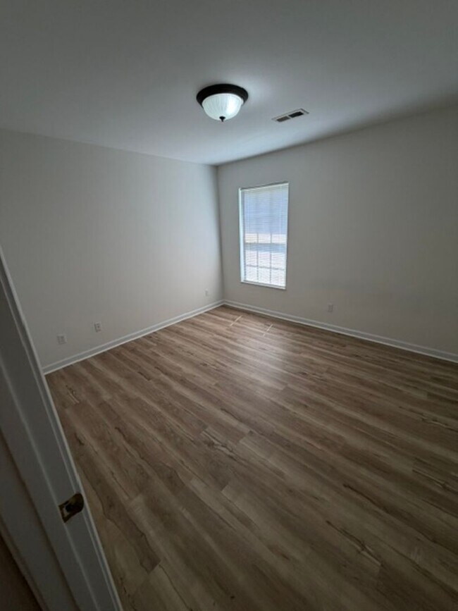 Building Photo - 2811 June Bug Way
