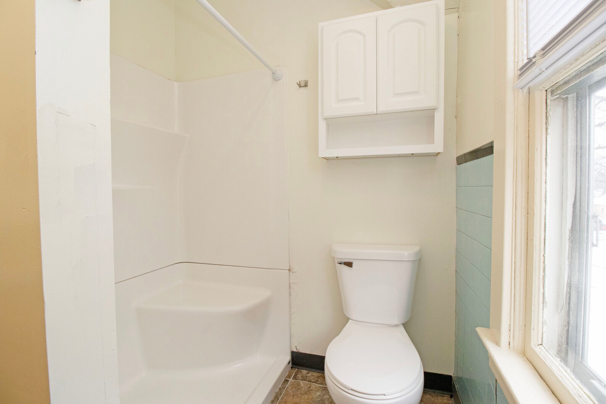 Building Photo - 612 7th Ave S