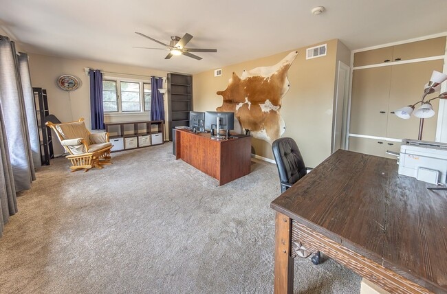 Building Photo - Stunning 4 Bed 3 Bath with a Pool!