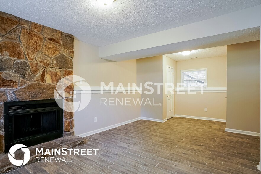 Building Photo - 4806 Tyne Dr