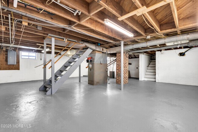 Building Photo - 2061 Lakewood Rd