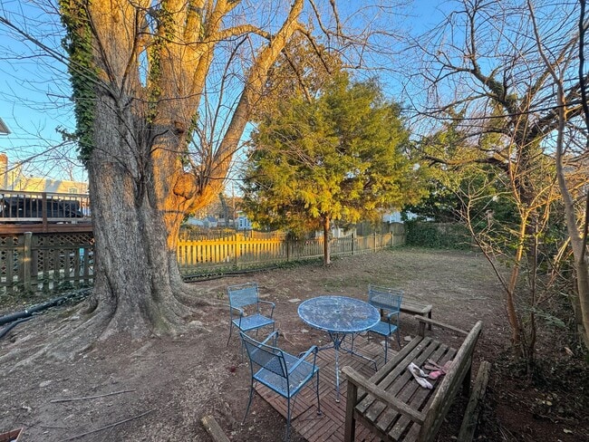 Building Photo - Beautiful 3 Bed 1 Bath End Row Brick Townhouse With Fenced In Yard In River Terrace