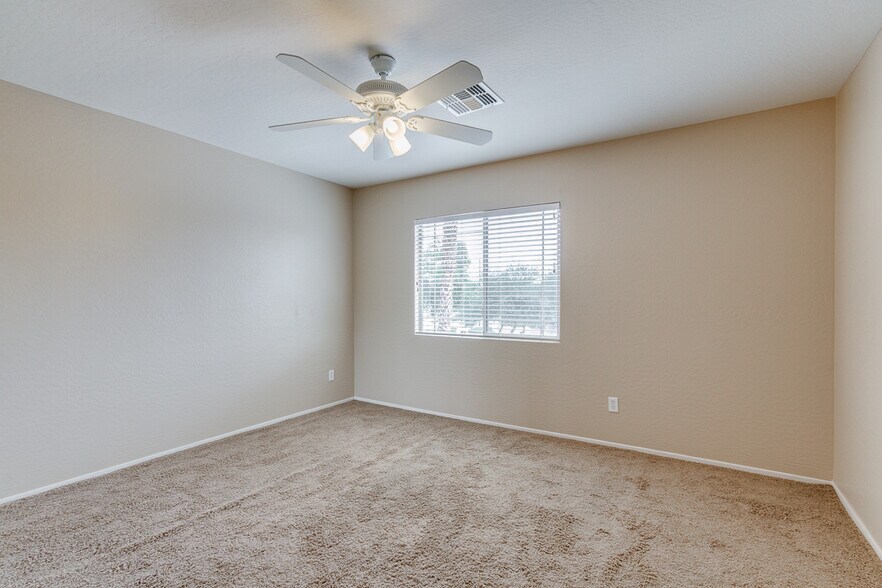 Building Photo - 1326 E Macaw Dr