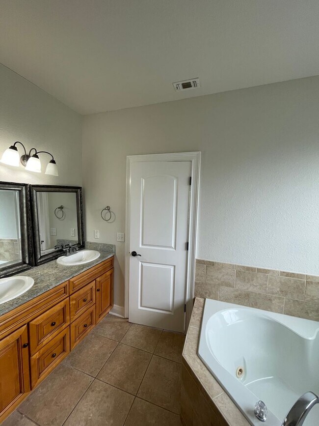 Building Photo - 1330 N Duval St