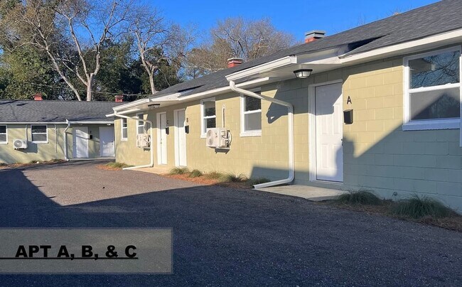 Building Photo - 2 Bedroom, 1 Bath in The Lyon St. Neighborhood - Coming Soon!