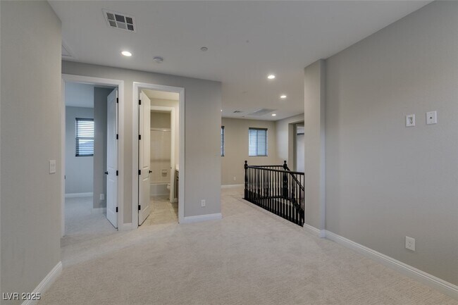 Building Photo - 2566 Speyburn Ave