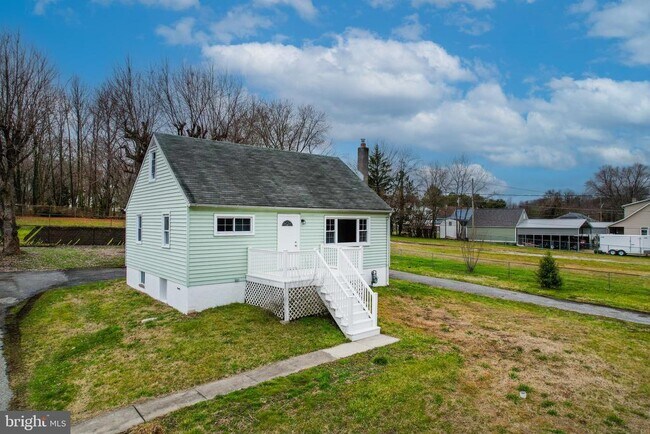 Building Photo - 821 Chesaco Ave