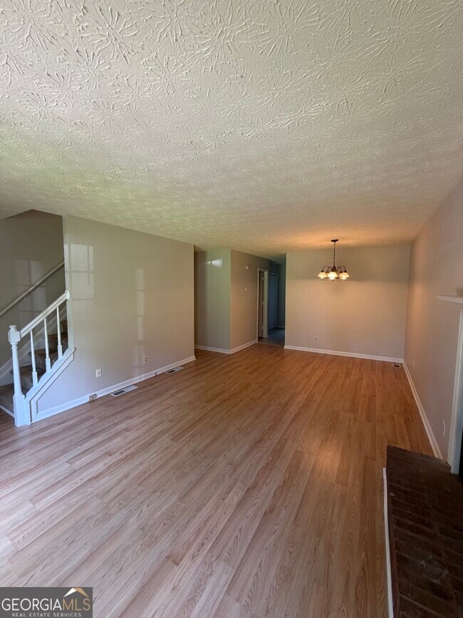 Building Photo - 1337 Sweet Pine Dr