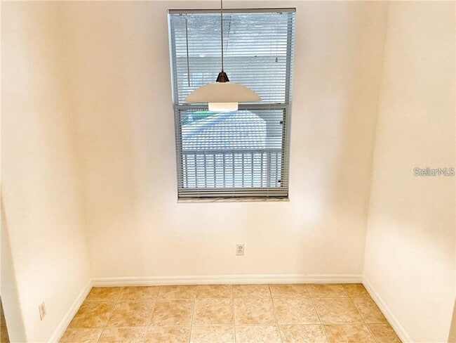 Building Photo - 915 Fairwaycove Ln