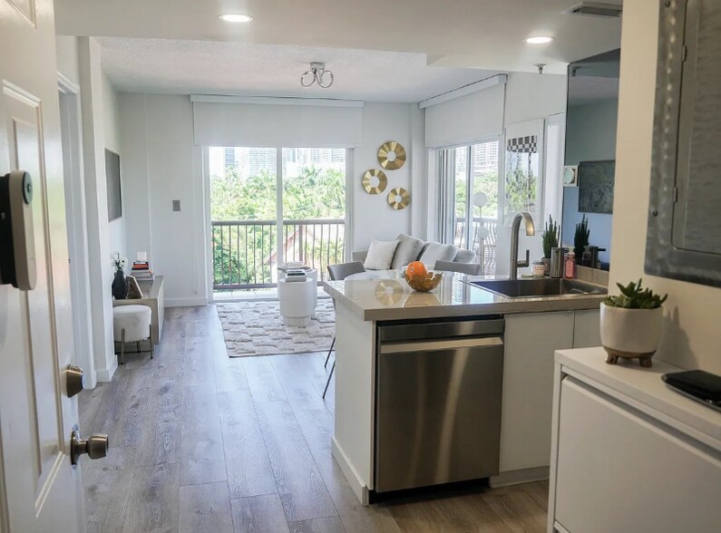 Building Photo - 1918 Brickell Ave