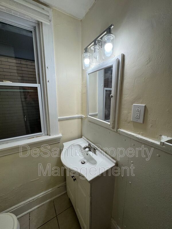 Building Photo - 2450 Starkamp St