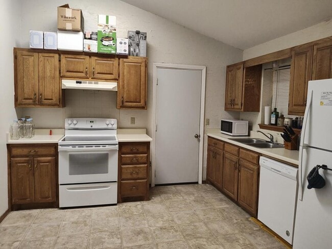 Building Photo - 71 Valleyview Rd