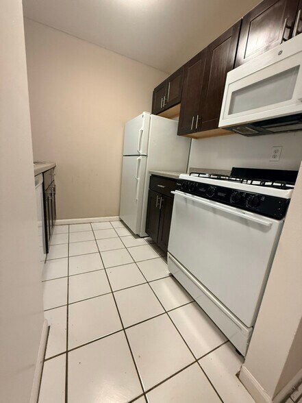 Building Photo - 3438 N Oakland Ave