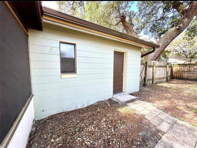 Building Photo - 487 Overstreet Ave
