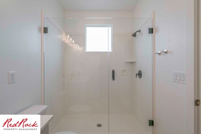 Building Photo - 3 Bedroom Townhome in Washington Fields wi...