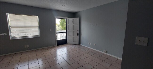 Building Photo - 4140 Woodside Dr