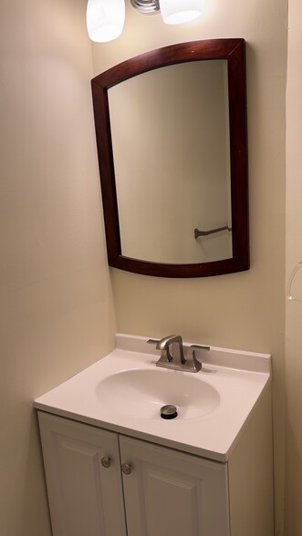 Building Photo - 1112 Oates St NE