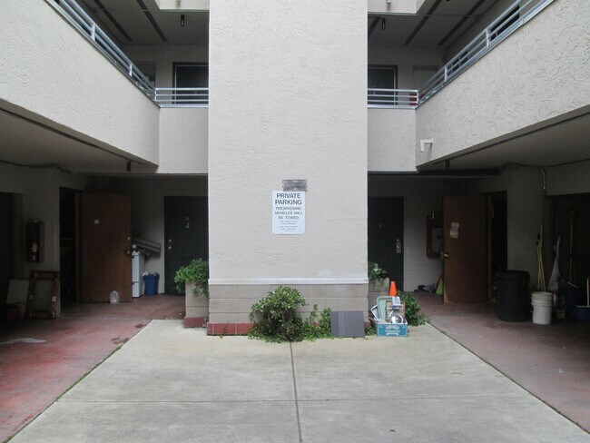 Building Photo - 2750 Dwight Way