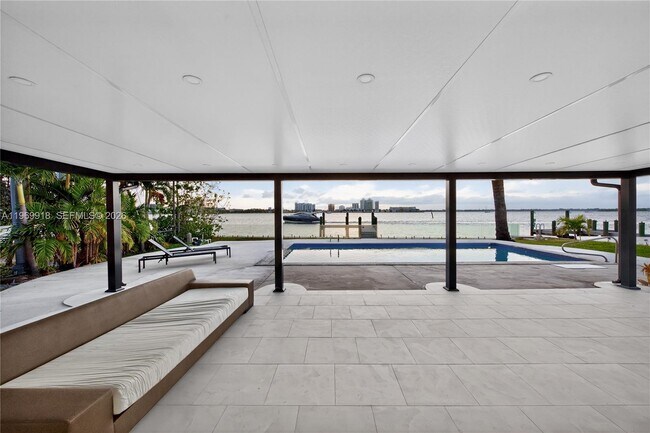 Building Photo - 1101 S Shore Dr