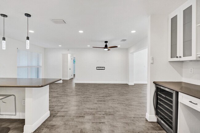 Building Photo - 618 Lindell Blvd