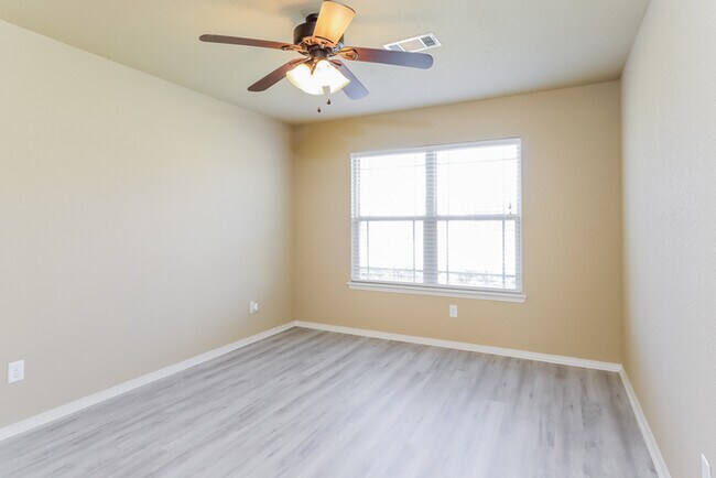 Building Photo - 14611 Parkway Meadows Dr