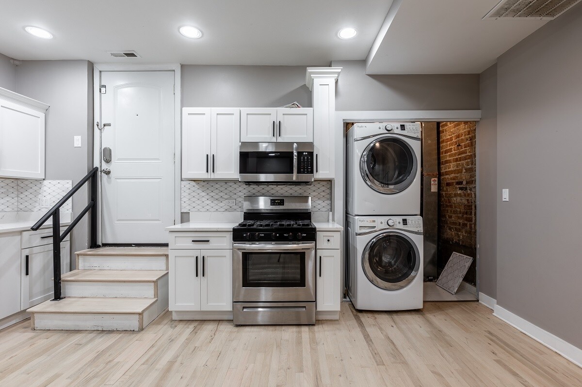 Building Photo - 1430 N Maplewood Ave