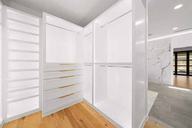 Building Photo - 2506 Briarbrook Dr