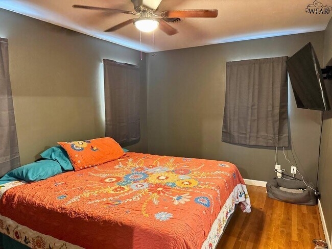 Building Photo - 405 Vaughn St