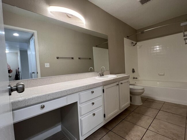 Building Photo - 7570 W Flamingo Rd