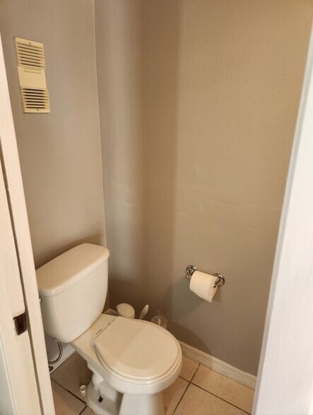 Building Photo - 8626 Cattail Dr