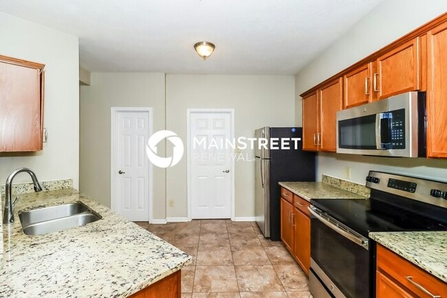 Building Photo - 4 Bedroom Pet-Friendly Home in Charlotte, NC with Main Street Renewal